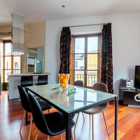 Cathedral Apartment, Upper Floor Apartment セビリア エクステリア 写真
