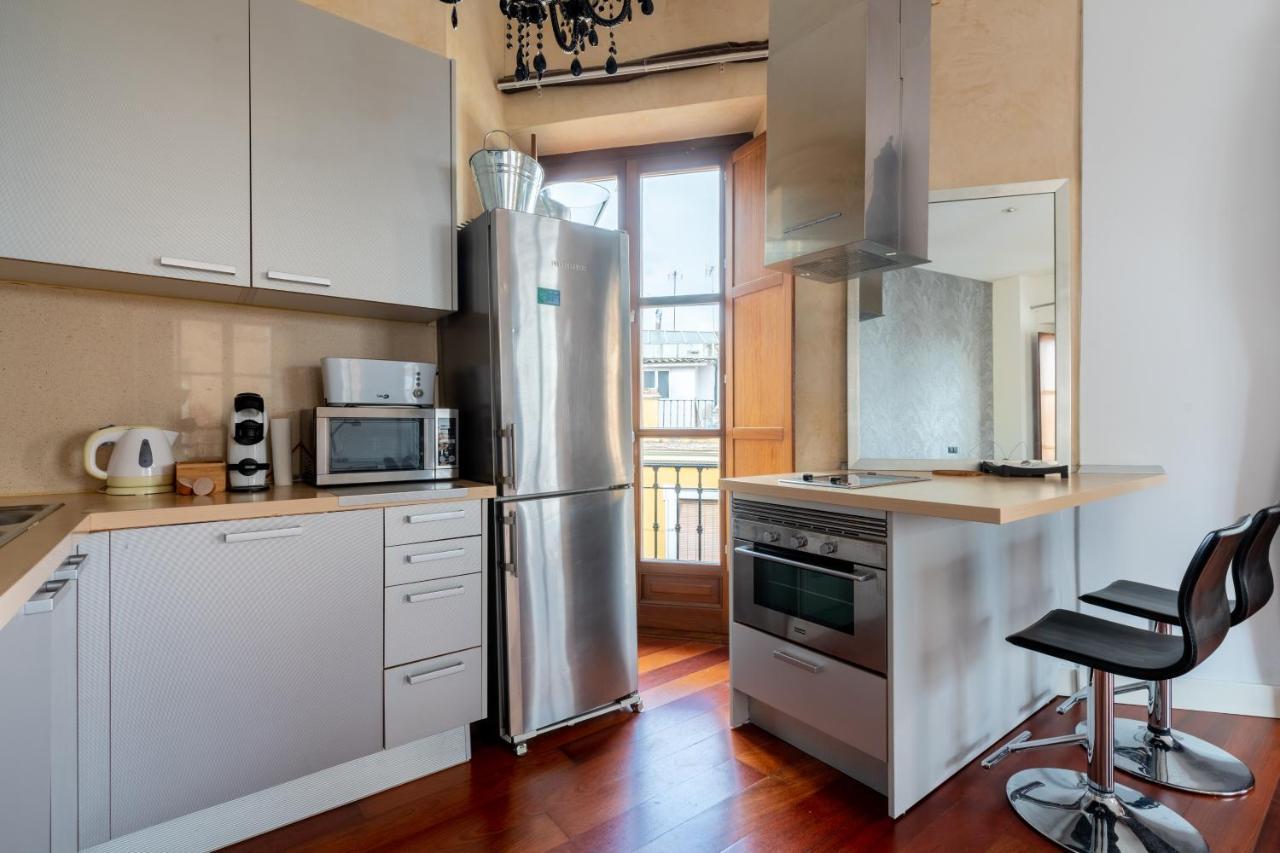 Cathedral Apartment, Upper Floor Apartment セビリア エクステリア 写真