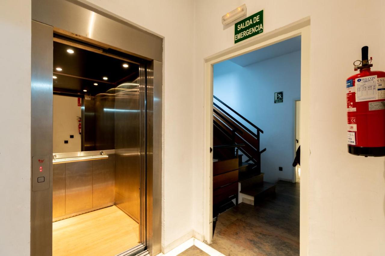 Cathedral Apartment, Upper Floor Apartment セビリア エクステリア 写真