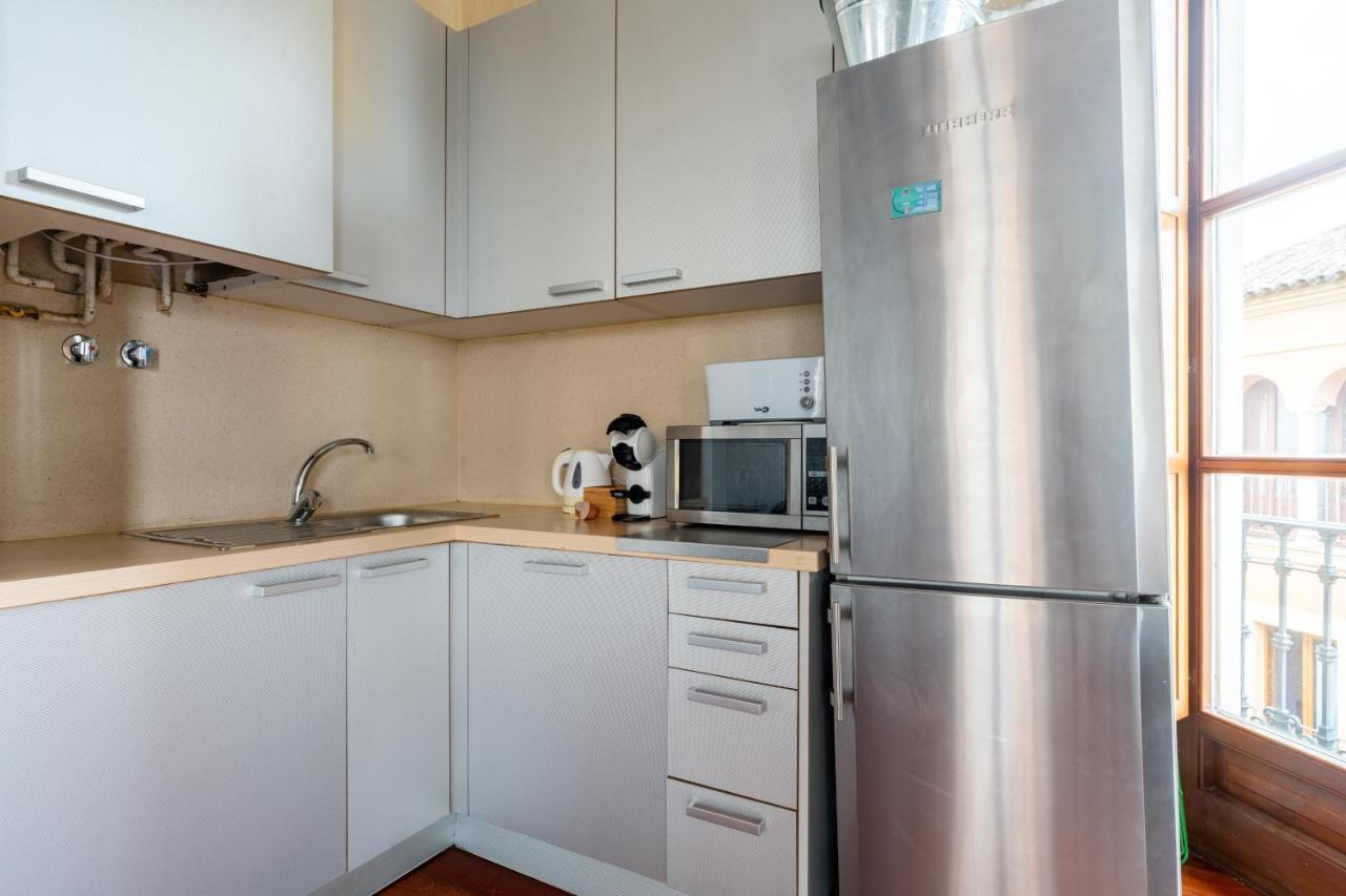 Cathedral Apartment, Upper Floor Apartment セビリア エクステリア 写真