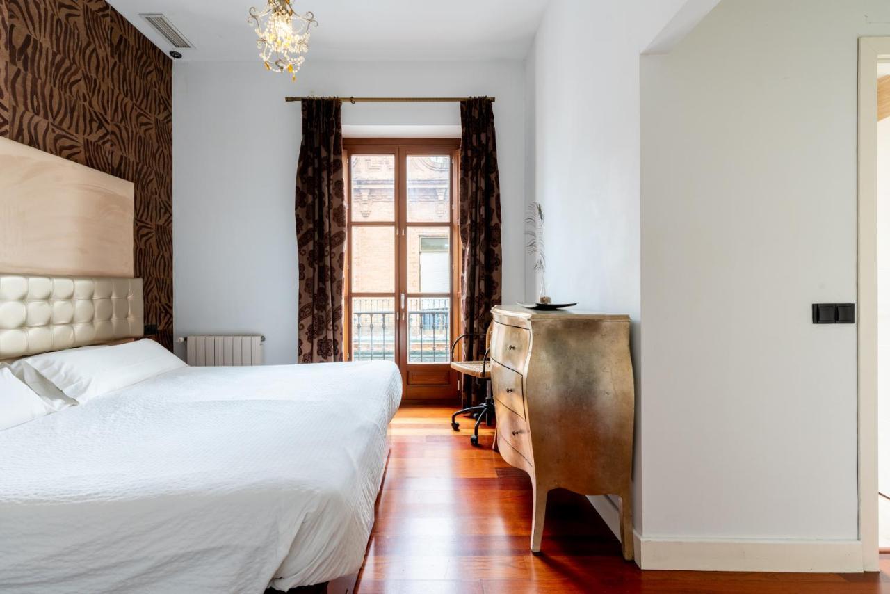 Cathedral Apartment, Upper Floor Apartment セビリア エクステリア 写真