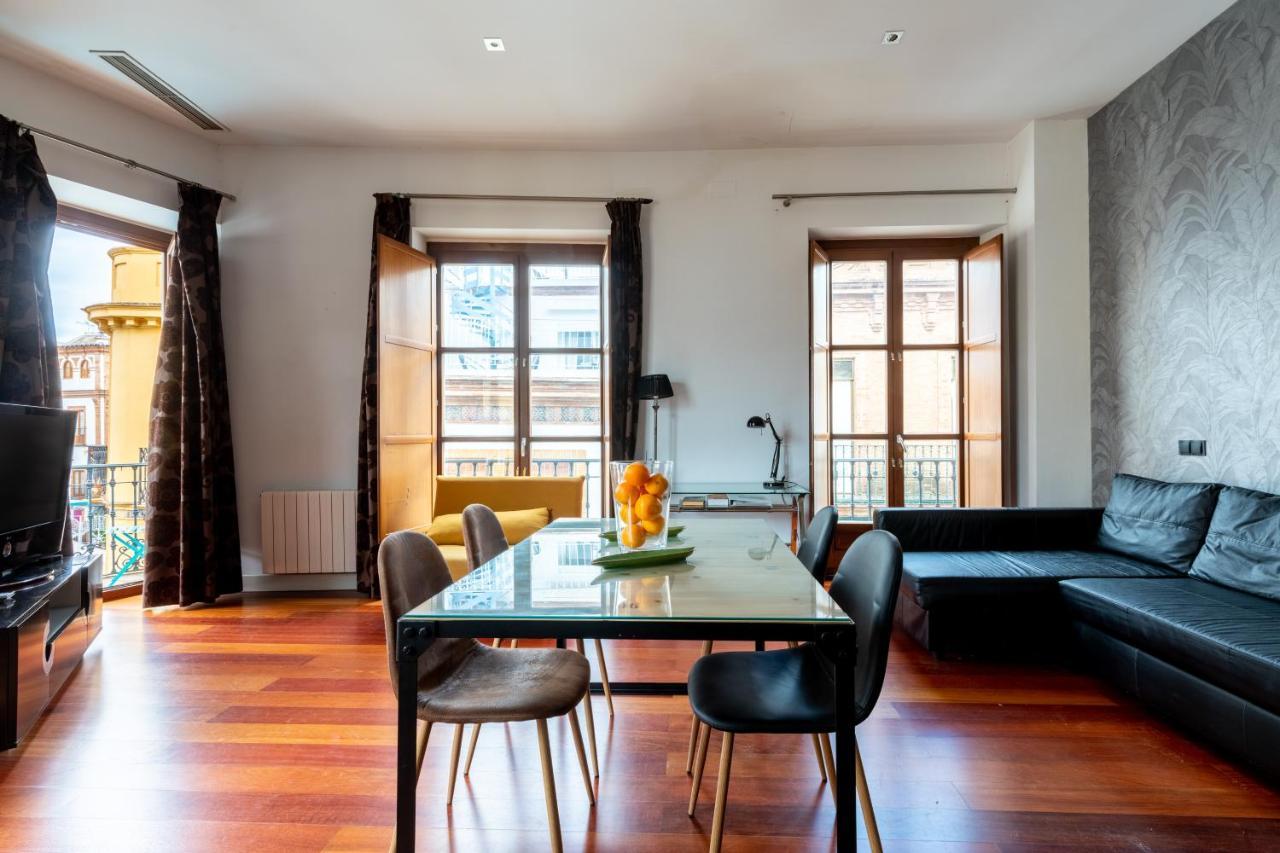 Cathedral Apartment, Upper Floor Apartment セビリア エクステリア 写真