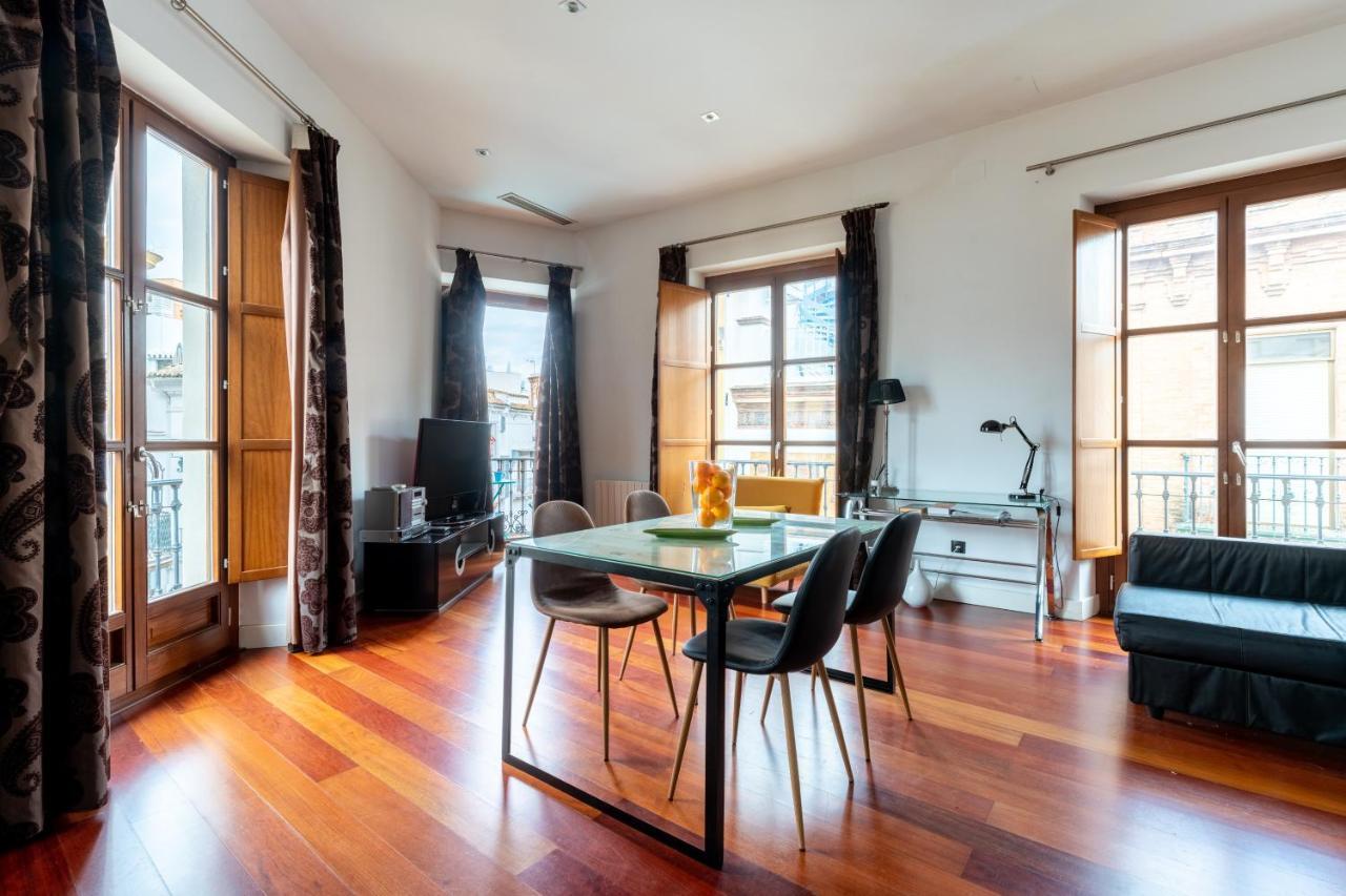 Cathedral Apartment, Upper Floor Apartment セビリア エクステリア 写真