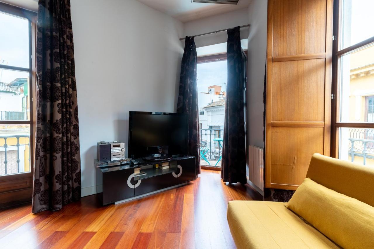 Cathedral Apartment, Upper Floor Apartment セビリア エクステリア 写真