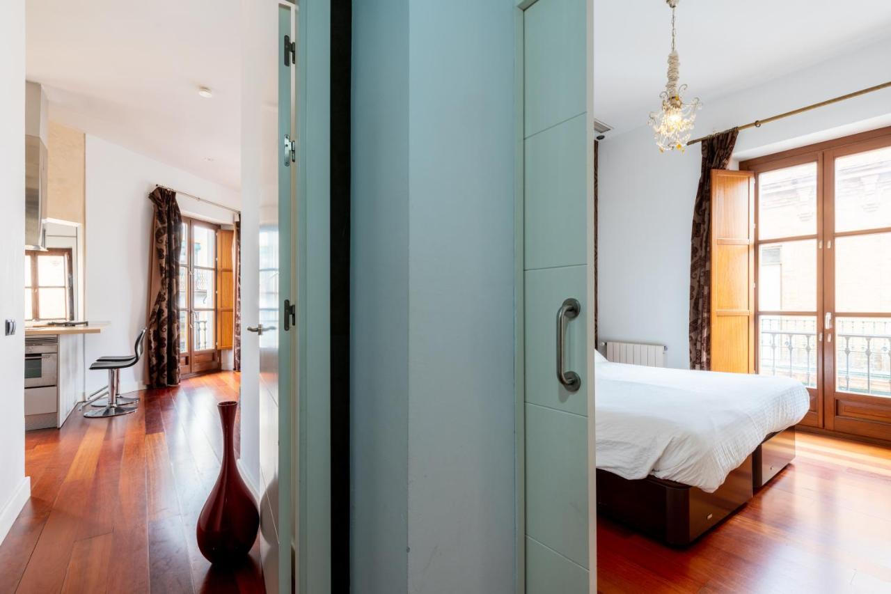 Cathedral Apartment, Upper Floor Apartment セビリア エクステリア 写真