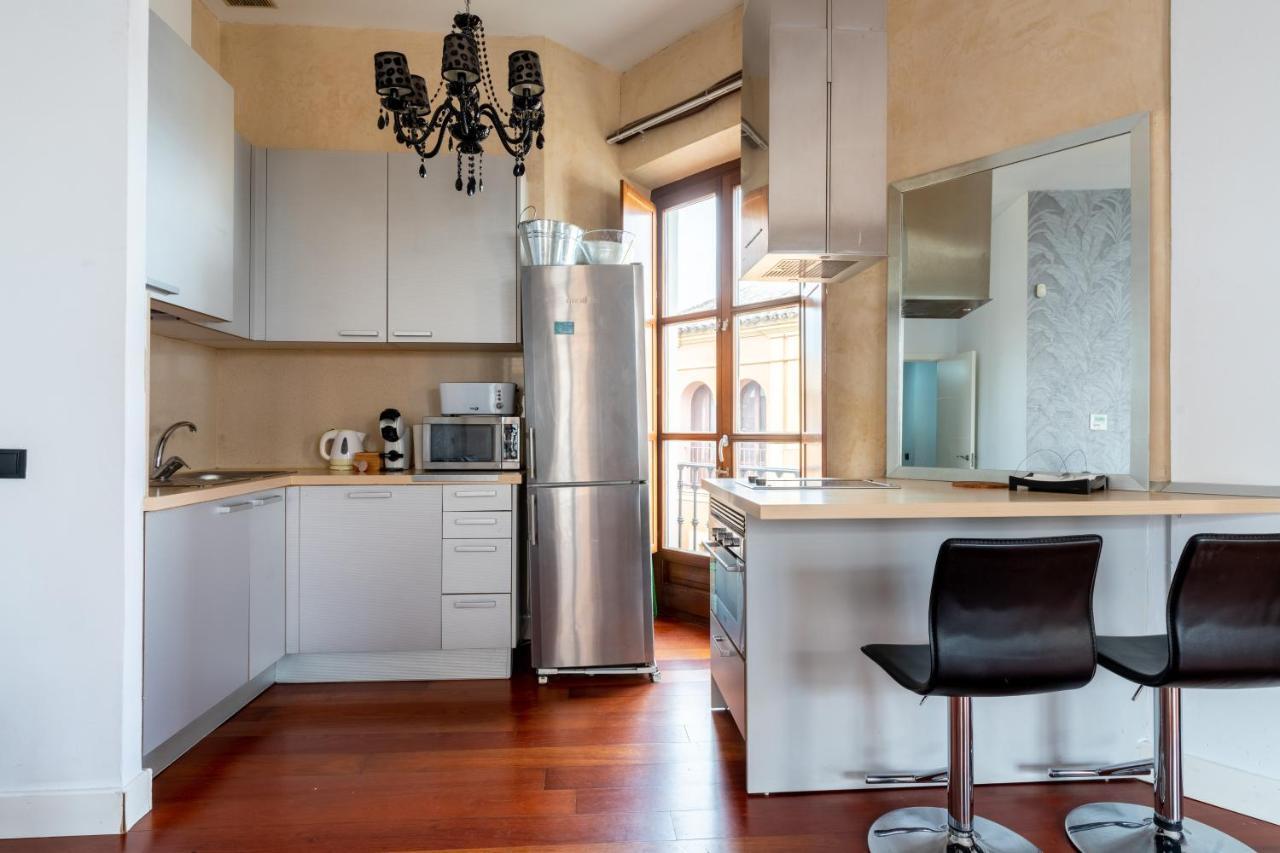 Cathedral Apartment, Upper Floor Apartment セビリア エクステリア 写真