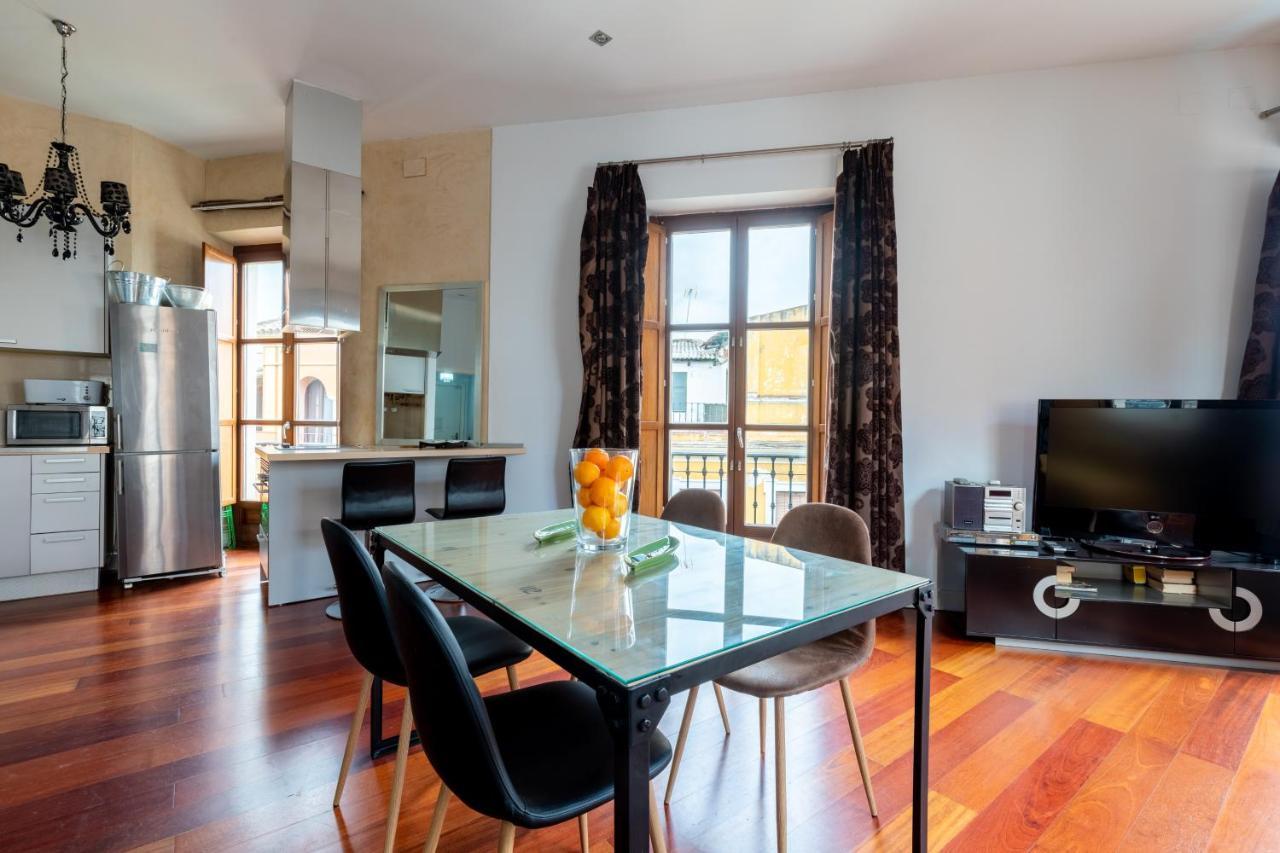 Cathedral Apartment, Upper Floor Apartment セビリア エクステリア 写真