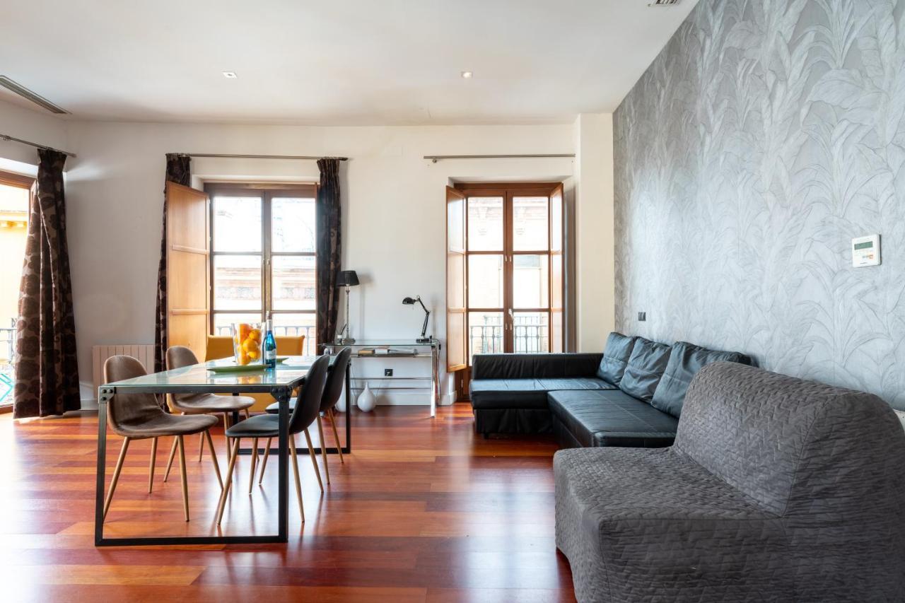 Cathedral Apartment, Upper Floor Apartment セビリア エクステリア 写真
