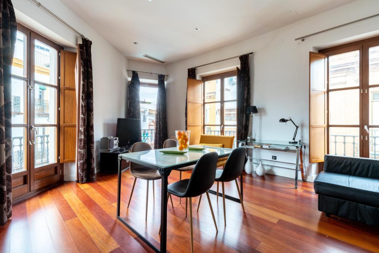 Cathedral Apartment, Upper Floor Apartment セビリア エクステリア 写真